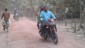 ঝিনাইদহ শৈলকুপা-গোয়ালপাড়া সড়কে পিচঢালা রাস্তার চেহারা লাল